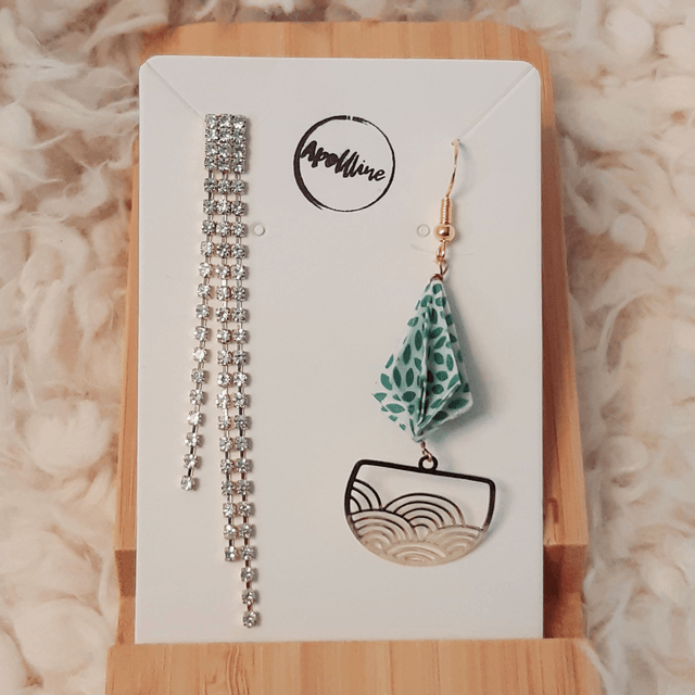 LES DIFFÉRENTES – boucles d'oreilles asymétriques en origami