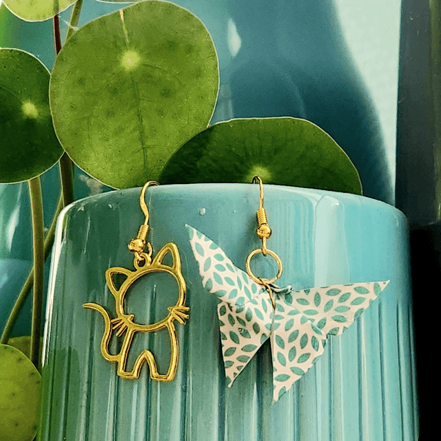 • LES DIFFÉRENTES – boucles d'oreilles asymétriques en origami