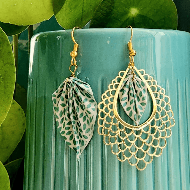 • LES DIFFÉRENTES – boucles d'oreilles asymétriques en origami