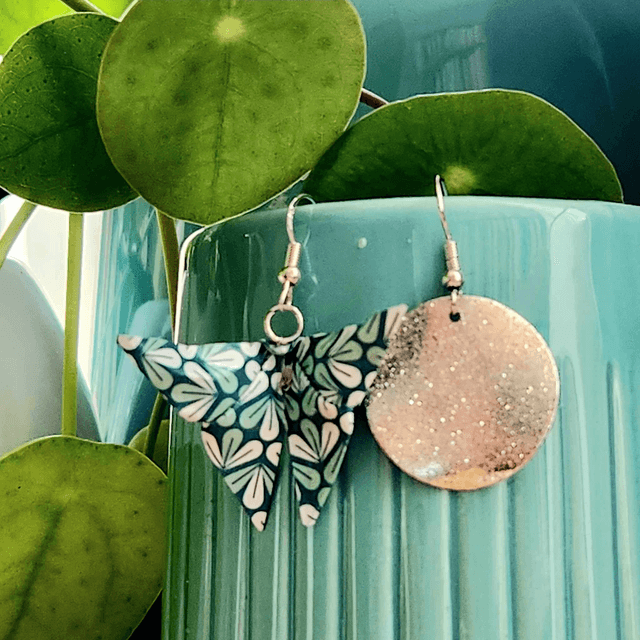 • LES DIFFÉRENTES – boucles d&#039;oreilles asymétriques en origami